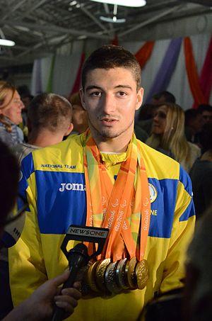 Максим Крипак в аеропорту «Бориспіль» після повернення з літніх Паралімпійських ігор 2016 року в Ріо-де-Жанейро.